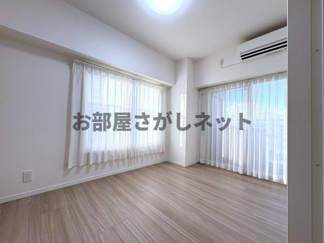 メイゾン南千住【おとり物件なし】#学生・社会人にオススメ！初期費用分割払いOK！の居間・リビング|エアコンは残置物となります。(2023年製)