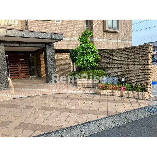 メイツ江南のエントランス