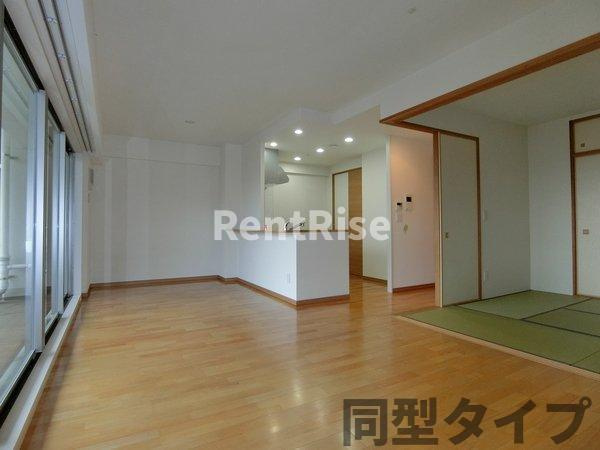 プレミアムフォート稲沢の居間・リビング