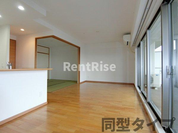 プレミアムフォート稲沢の居間・リビング