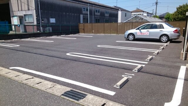 ミニョン　フルールの駐車場