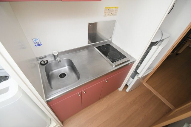 レオパレスエテルノ　セラ下野毛のキッチン|シンク広めで調理し易いです！