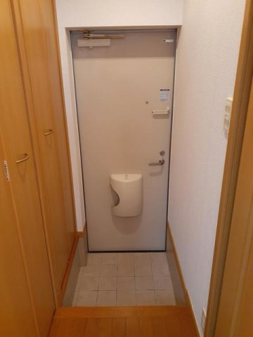 ブリアンジュネスの玄関