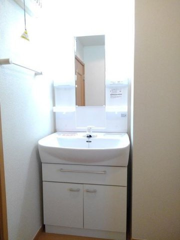 すずらんの洗面所|明るい洗面所です