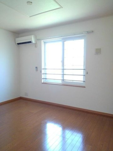 すずらんの内装|明るい色調の室内です