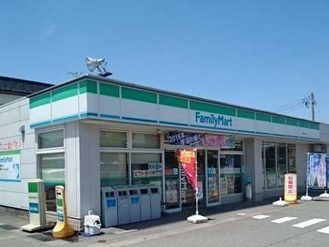 ラーレ　Ｃの周辺|ファミリーマート富山石坂店まで700m