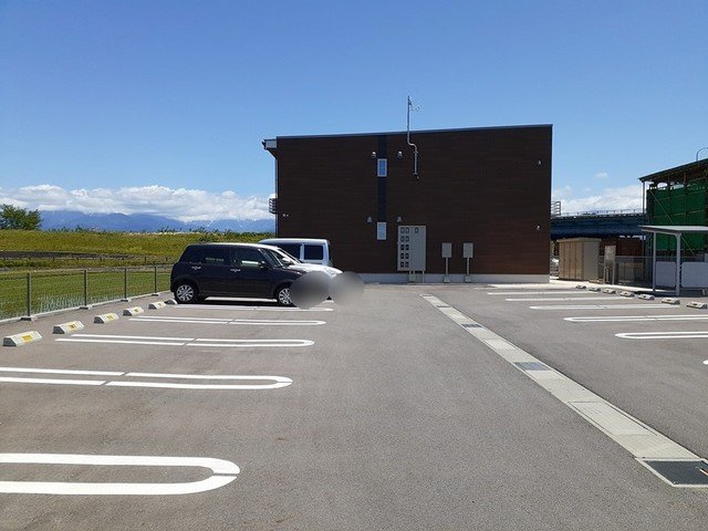 リジェール・Ｈの駐車場|車をお持ちの方に嬉しい駐車場付きの物件です