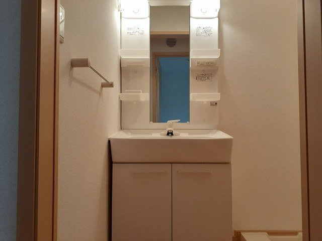 サワディ－　Ⅱの洗面所|ゆったりとスペースのある洗面所