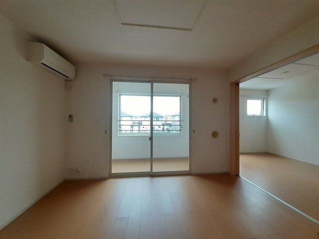 メゾンビューⅡの居間・リビング|ゆったりとした居間です