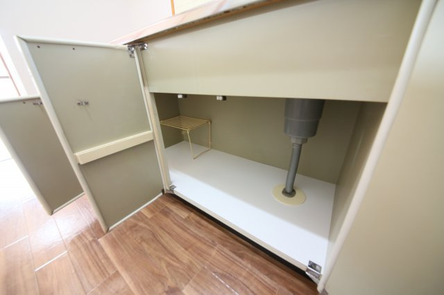 グラースコートのキッチン|別部屋同間取りのお写真となります。参考にご覧くださいませ。