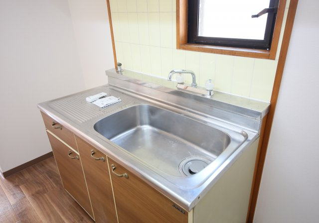 グラースコートのキッチン|別部屋同間取りのお写真となります。参考にご覧くださいませ。
