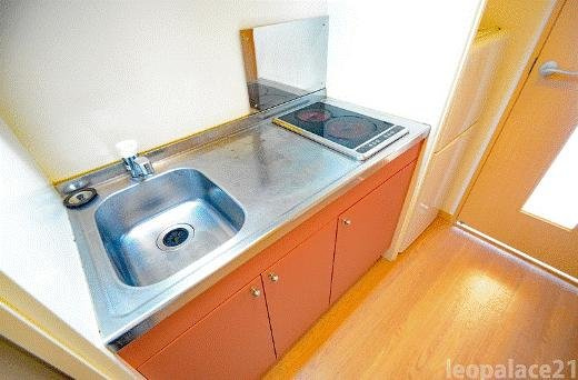 レオパレスプレミアのキッチン|備品や設備仕様は号室等により異なります現地をご確認下さい。