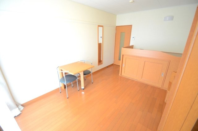 レオパレスユアーズⅡの居間・リビング|備品や設備仕様は号室等により異なります現地をご確認下さい。