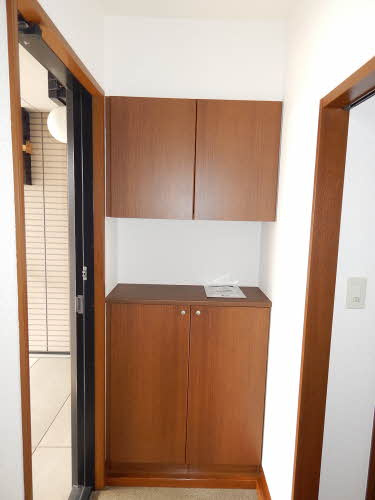 オーロラ・北野　C棟の玄関|明るい玄関です