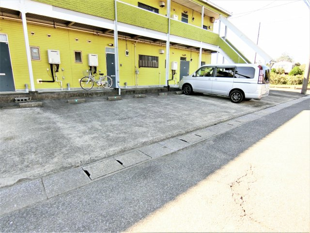 ハイツオアシスの駐車場