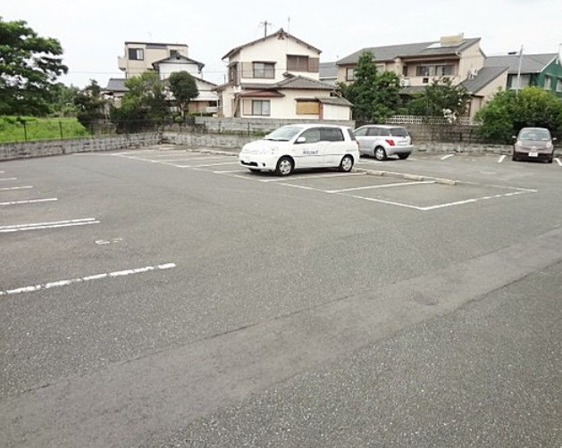 グリーン花水木Ⅱの駐車場|駐車場に車を止められます
