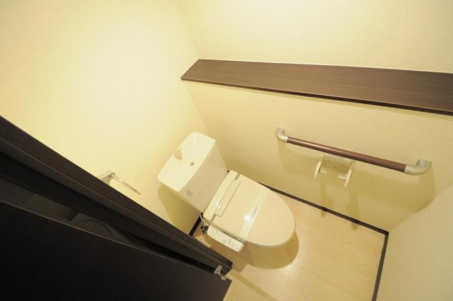 【クレイノWINDS　Ⅵ】　兵庫県三木市1棟売りアパート「満室稼働中」のトイレ