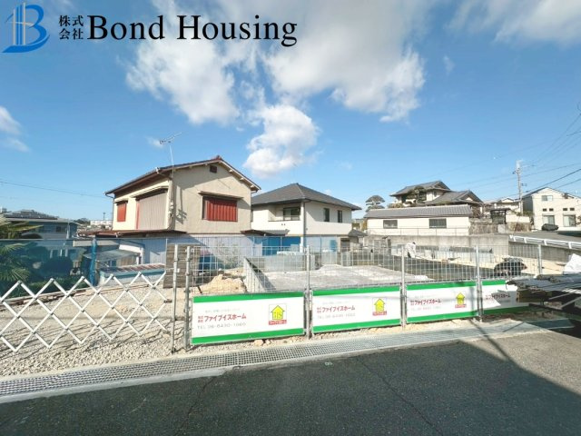 「LDK18帖」「地盤保証つき」大久保町山手台 全2棟2号棟の前面道路含む現地写真