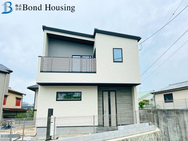 「長期優良住宅」「並列2台駐車可」大久保町山手台 全2棟1号棟の玄関