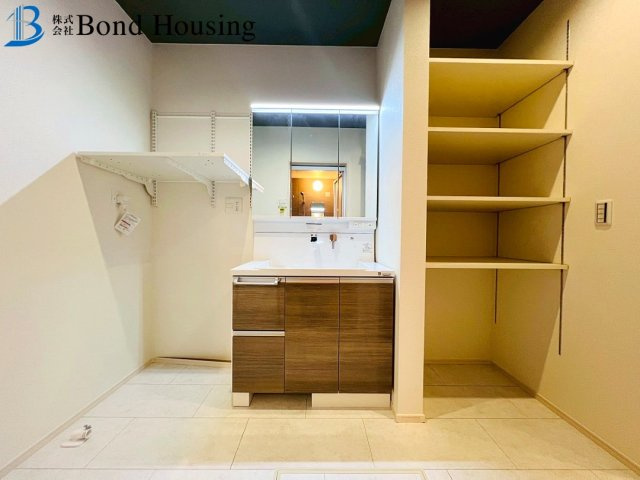 「長期優良住宅」「並列2台駐車可」大久保町山手台 全2棟1号棟の居間・リビング