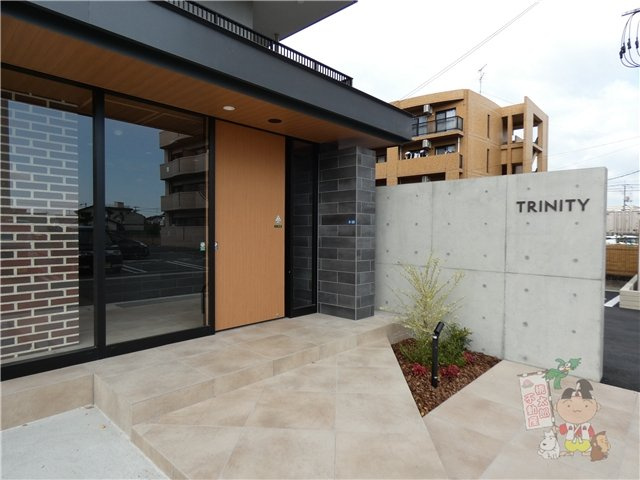 ＴＲＩＮＩＴＹのエントランス