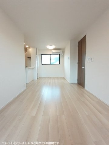 ロワイヤルフジガーデンⅢの居間・リビング