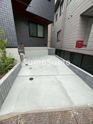 ダブル　セダー代官山の駐車場|車をお持ちの方に嬉しい駐車場付きの物件です