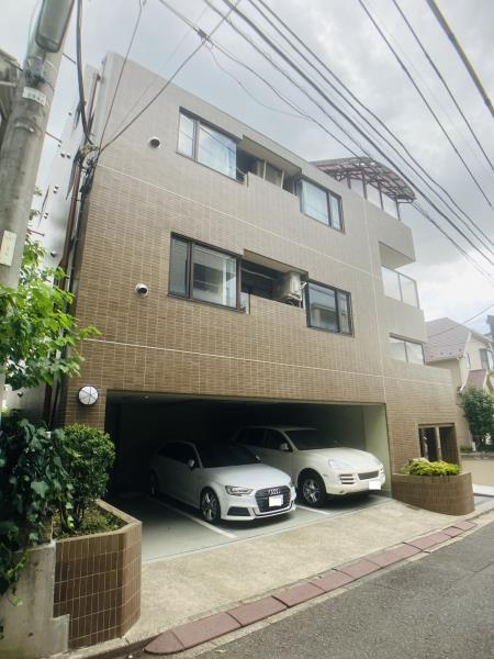 ビューハウスの駐車場| 