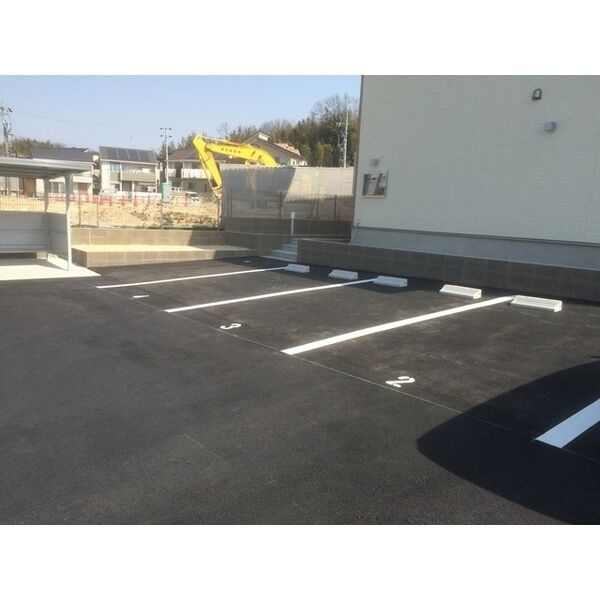 リーブル　ティコールの駐車場