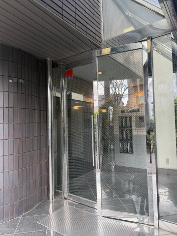 ベルヴィ野沢のエントランス