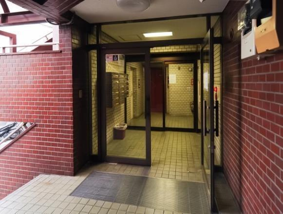 日興パレス駒場のエントランス| 