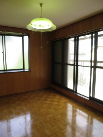 世田谷区祖師谷５丁目のテラスの洋室|明るい洋室です