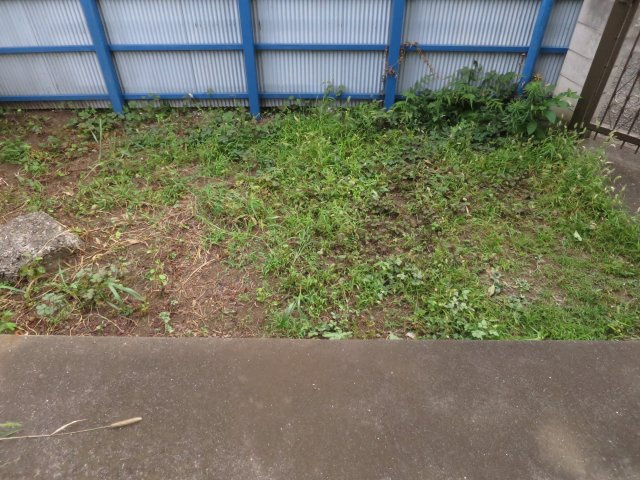 世田谷区祖師谷５丁目のテラスの庭|お庭で自由な時間を過ごせます