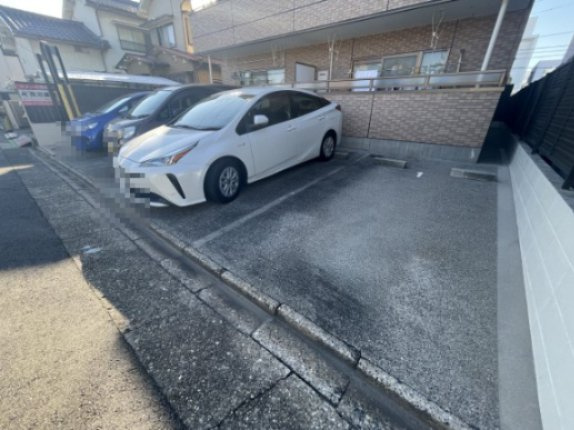 クレール大島の駐車場