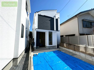 【外観】 | 菅野駅3分　本八幡駅13分　3路線利用可　菅野2　全3棟　3号棟 | 販売現地（2026.02.09撮影）
スタイリッシュな外観でゆったりした空間が魅力的です♪