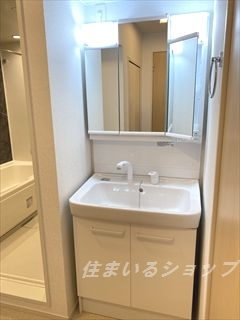 ルタンＳ　Ⅰの洗面所|三面鏡付きシャンプードレッサー