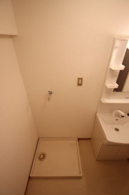 【設備】 | メゾンツインウィン二番館 | 室内洗濯機置き場