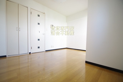 【洋室】 | TNTビル | 落ち着いた色調の洋室