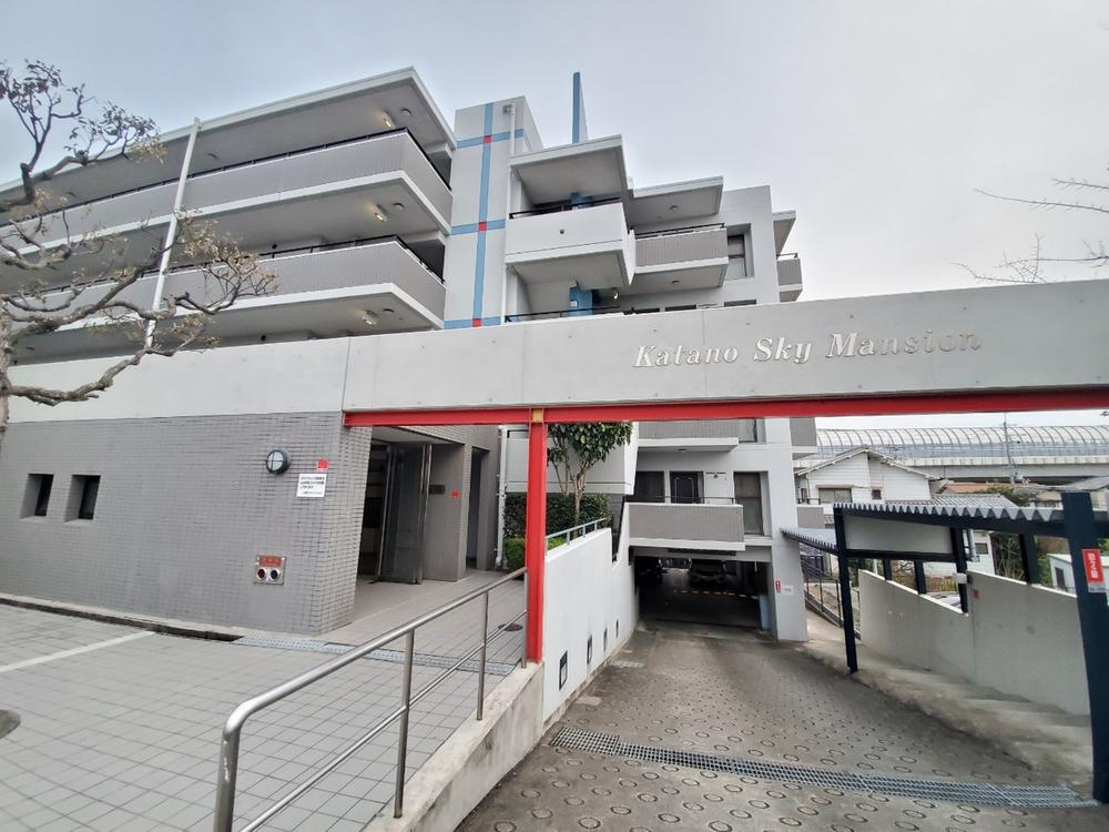 日興交野スカイマンションのエントランス|■物件内覧・資金計画相談・住宅ローン相談、リフォーム相談、お問合せ受付中■
※当日・翌日のご内覧、ご相談はお電話でのお問合せがスムーズです！