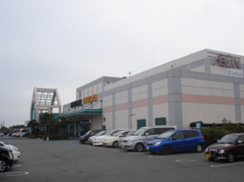 ジャスコ・イオンモール（ショッピングセンター）まで1,350ｍ