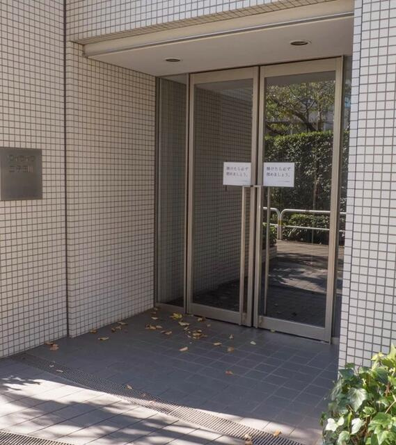 ワイライフ二子玉川のエントランス| 
