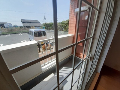 【バルコニー】 | ティエラ・アサヒ | 外からの目が気にならないバルコニーで洗濯物が干せます