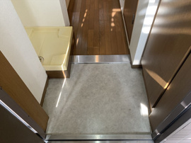 毎日通る玄関はこちらです