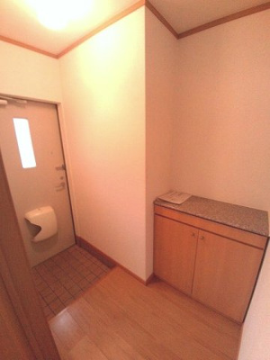 【玄関】 | パークメゾン田寺Ⅰ | 収納もある玄関です