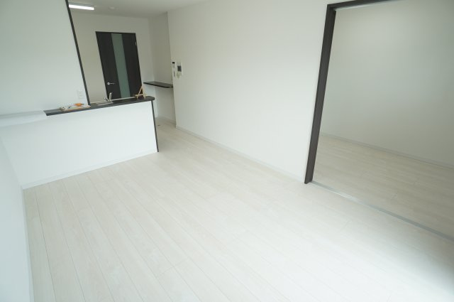 菊池郡菊陽町大字津久礼の賃貸マンションの居間・リビング