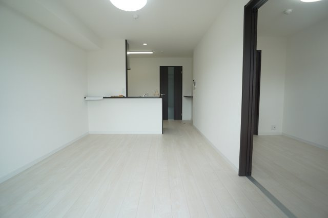 菊池郡菊陽町大字津久礼の賃貸マンションの居間・リビング