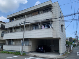 落ち着いた雰囲気の外観です