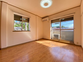 ゆったり過ごせる居間です