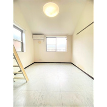 明るい色調の室内です