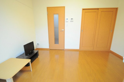 【居間・リビング】 | レオパレスメンターズハウス | 1階、同タイプの部屋の写真です